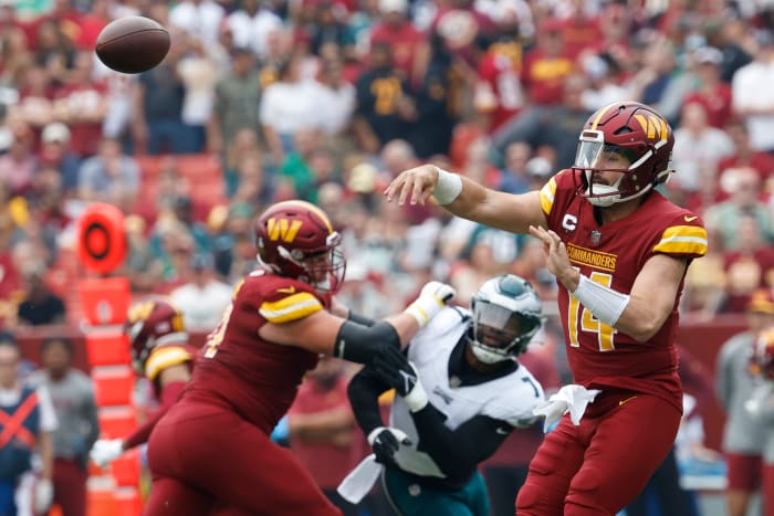 Washington Commanders quarterback Sam Howell (14) passes the ball against the Philadelphia Eagles during the first quarter at FedExField.